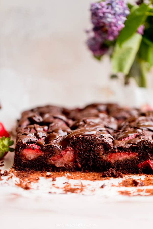 Chocolate strawberry cake