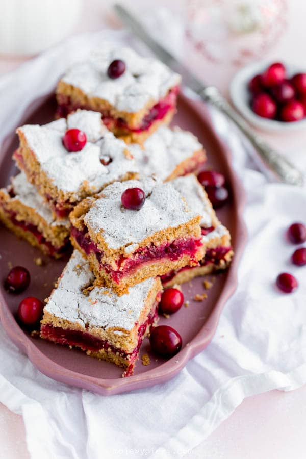 Apple and cranberry crumble cake