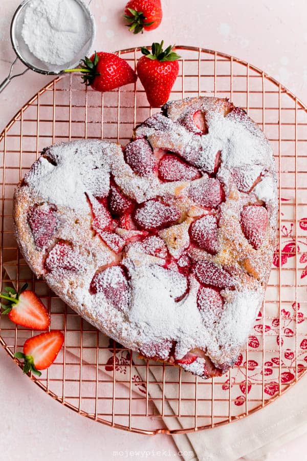 Ricotta and strawberry cake