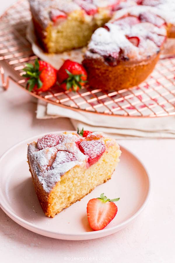Ricotta and strawberry cake