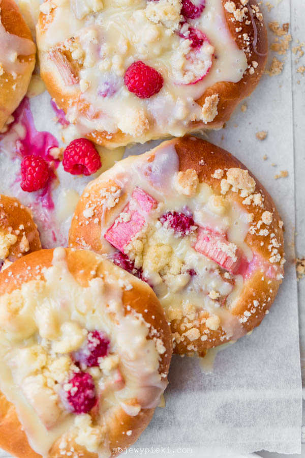 Rhubarb and raspberry buns with white chocolate glaze