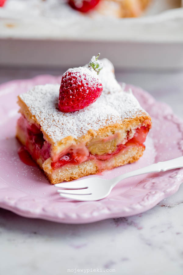 Rhubarb and strawberry cake