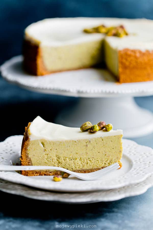 Pistachio cheesecake with sour cream topping