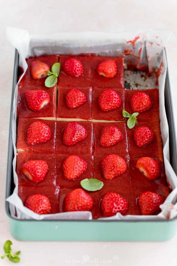 Vanilla cheesecake with roasted strawberry sauce