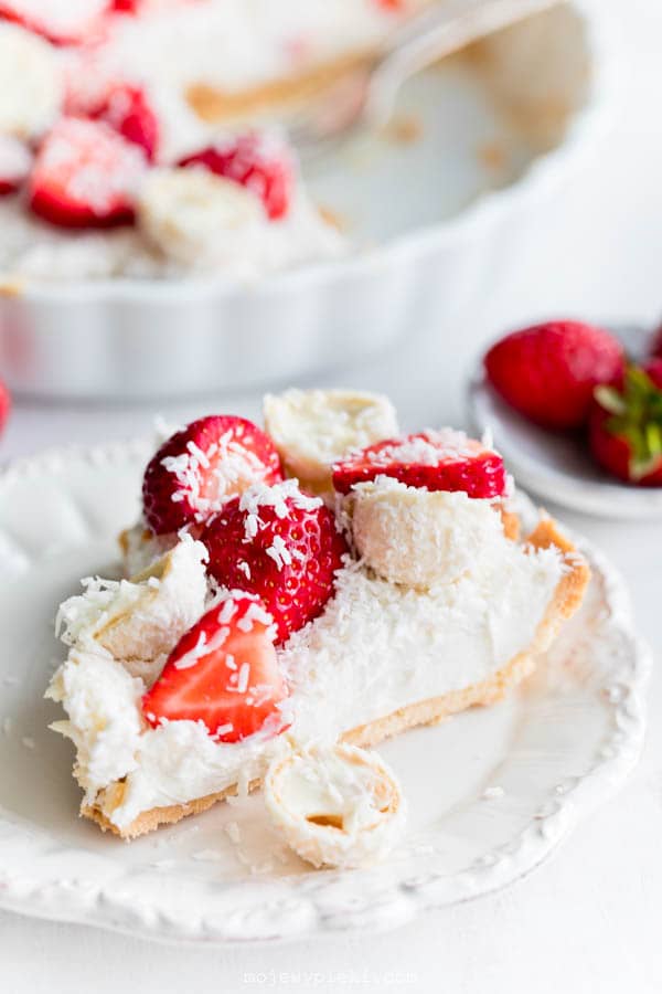 Raffaello tart with strawberries