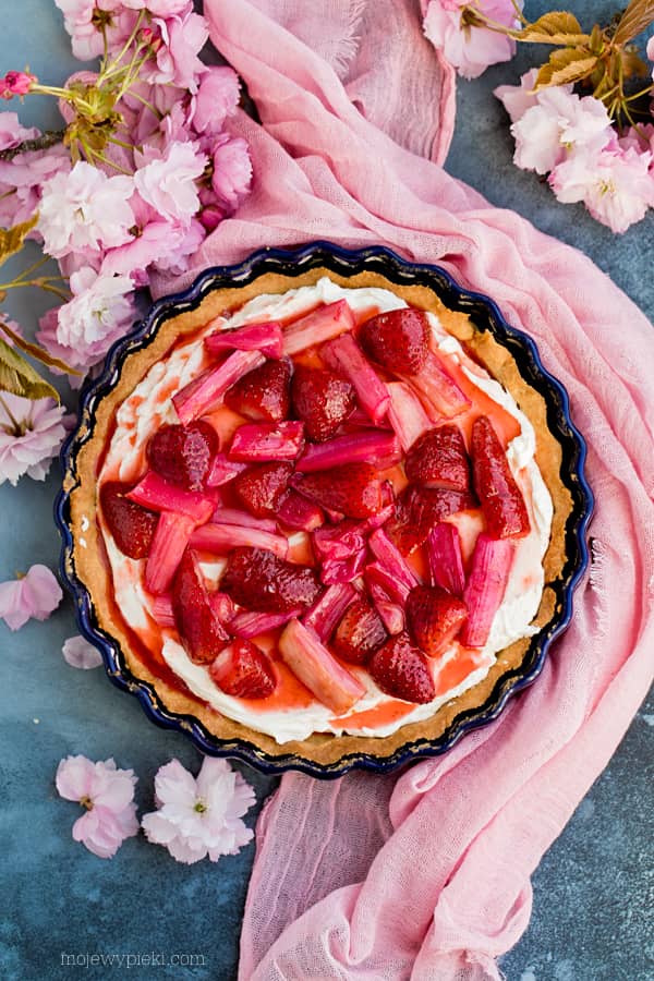 Mascarpone tart with rhubarb and strawberries