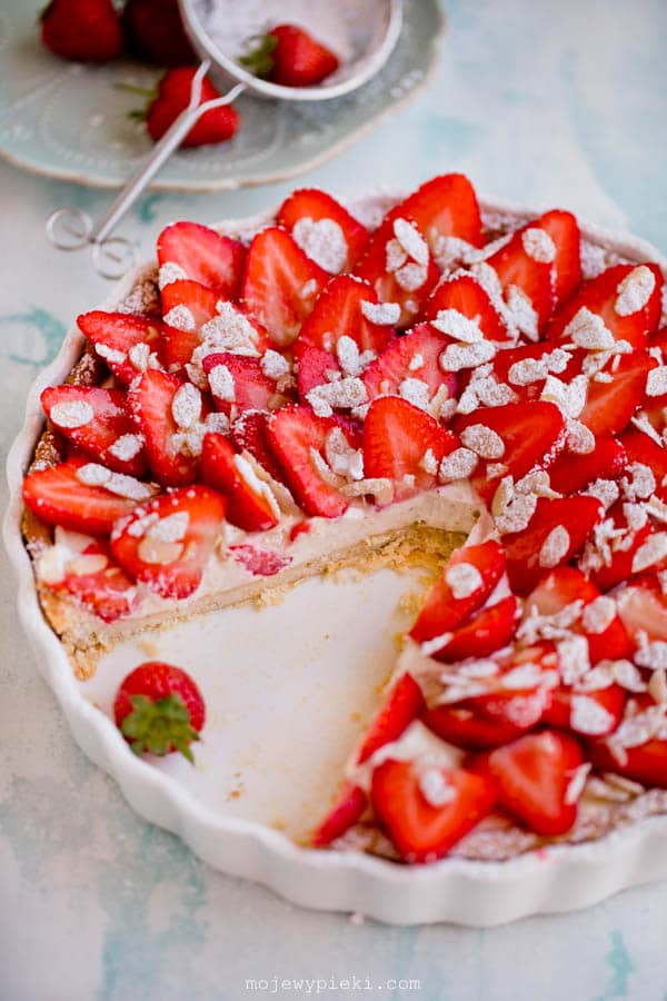 Cream cheese and strawberry tart