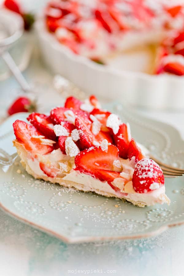 Cream cheese and strawberry tart