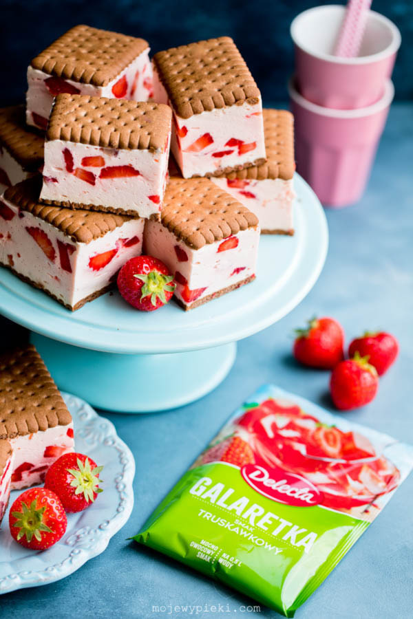 Strawberry sandwich cake