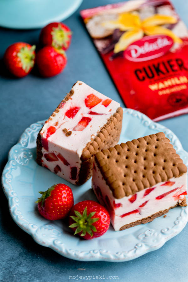 Strawberry sandwich cake