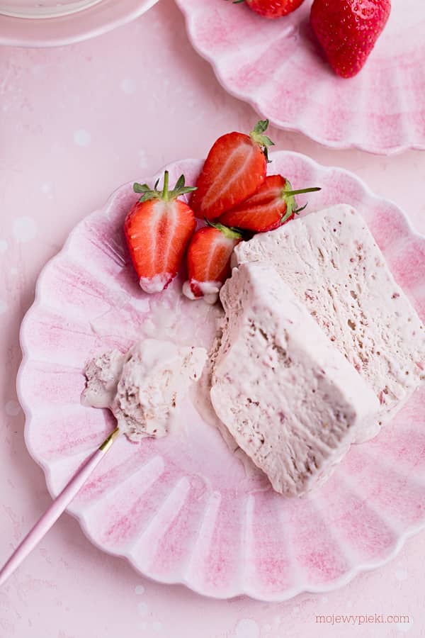 Strawberry semifreddo