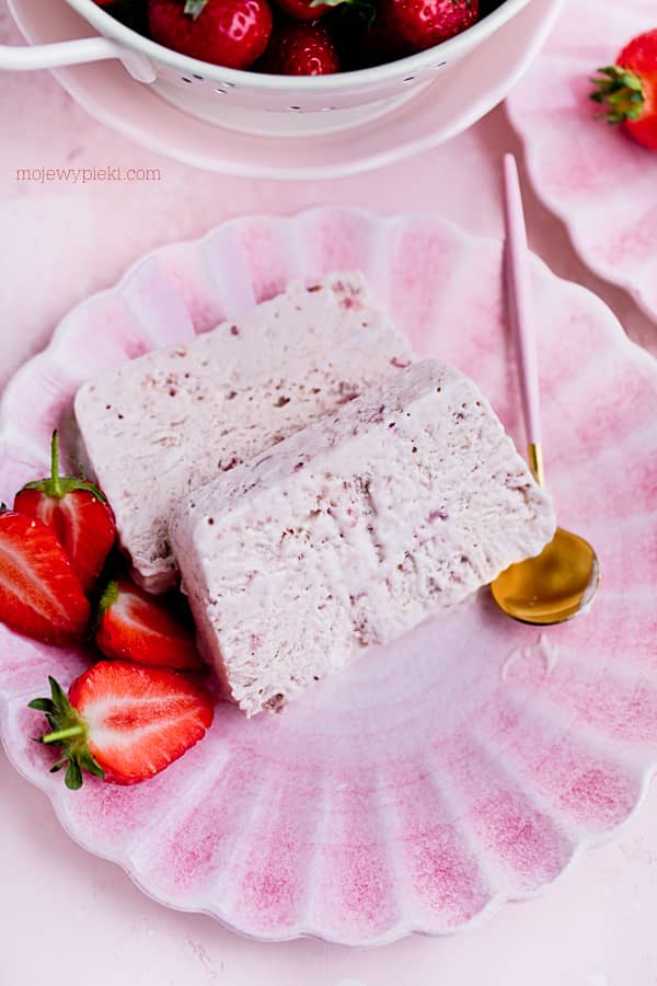 Strawberry semifreddo