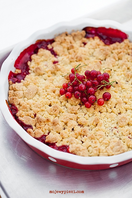 Redcurrant crumble
