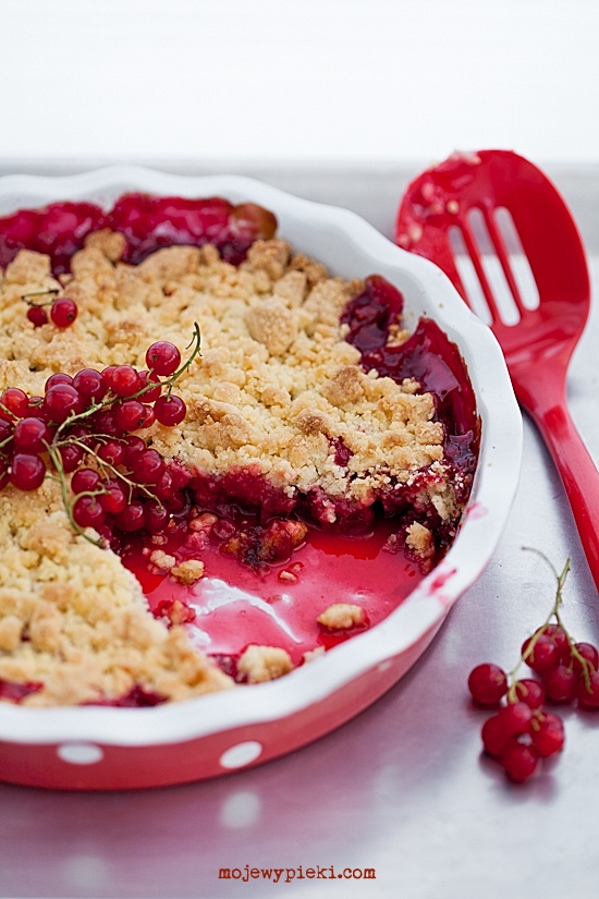 Redcurrant crumble