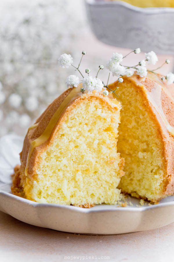 Vanilla custard bundt cake