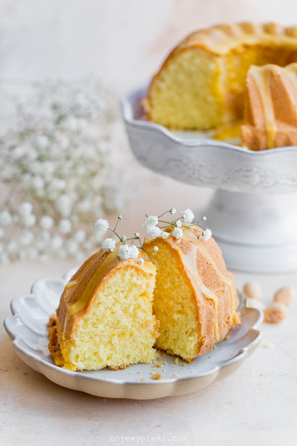 Vanilla custard bundt cake