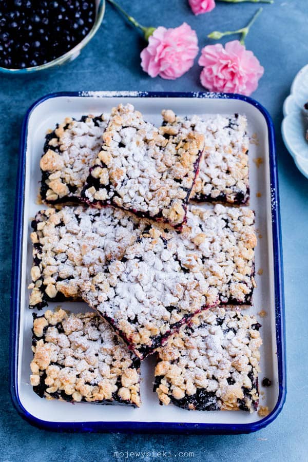 Crunchy blueberry oat squares