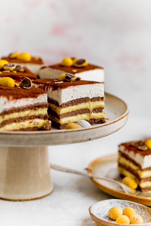 Advocat no-bake cake