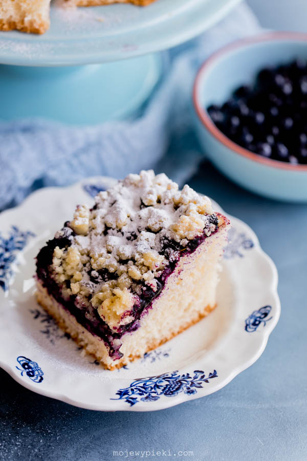 Blueberry yeast cake