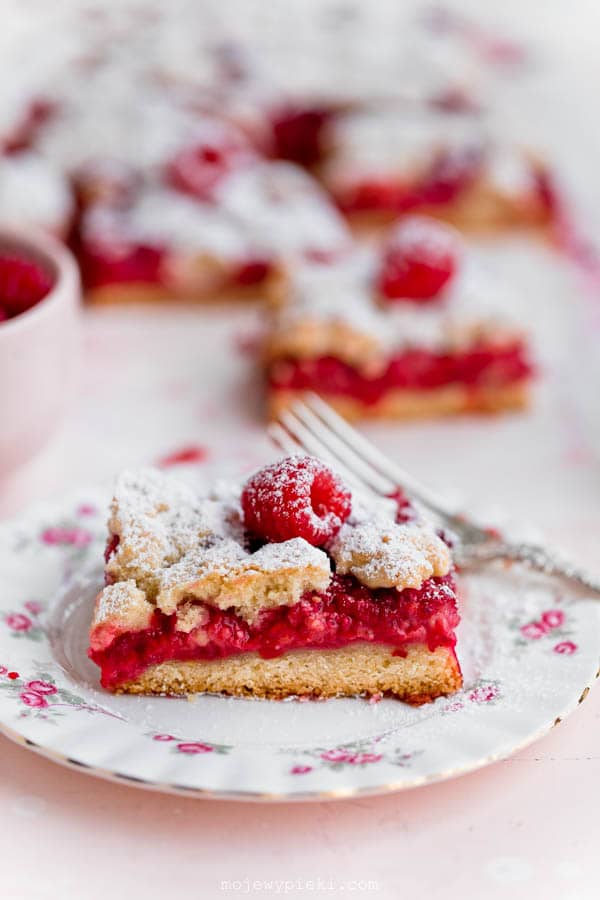Raspberry crumble slice