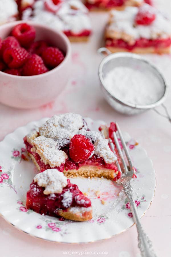 Raspberry crumble slice