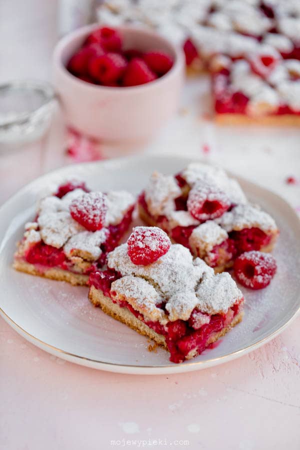 Raspberry crumble slice