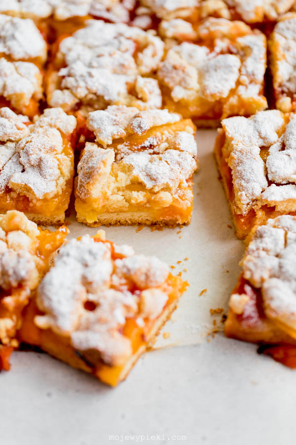 Apricot crumble slice