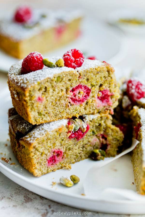 Pistachio cake with raspberries