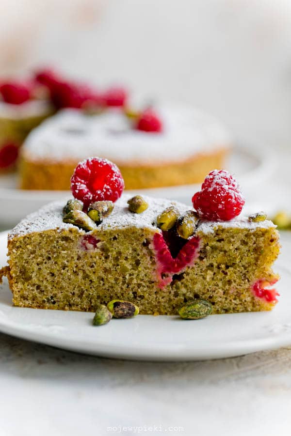 Pistachio cake with raspberries