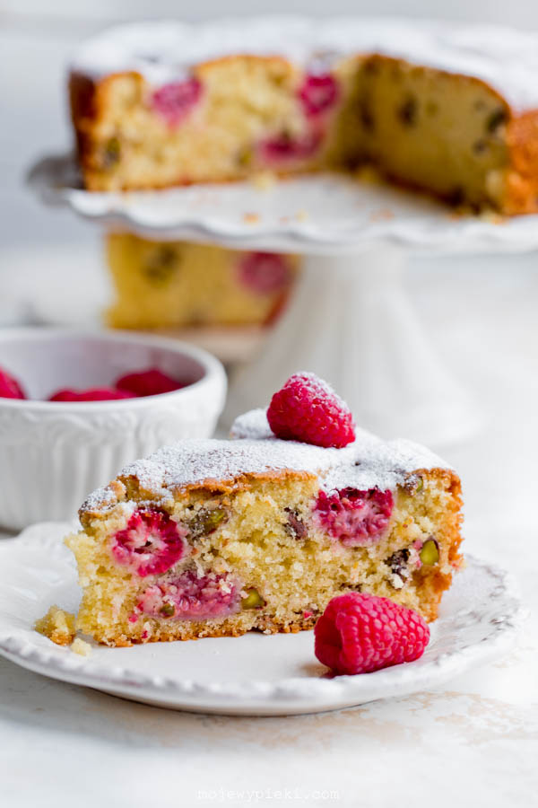 Raspberry, pistachio and yogurt cake