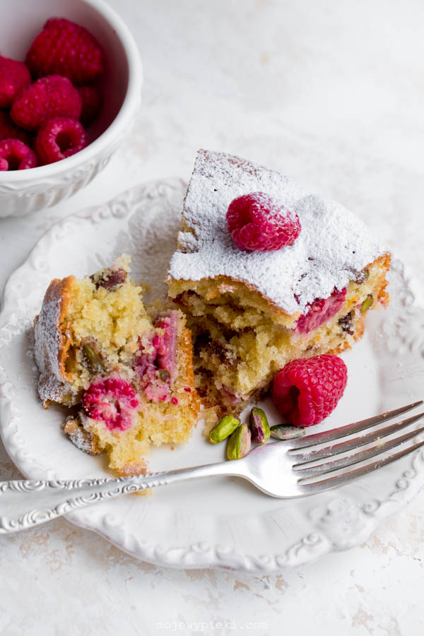 Raspberry, pistachio and yogurt cake