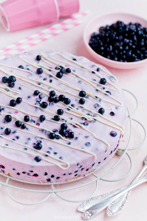 No-bake blueberry yogurt mousse cake