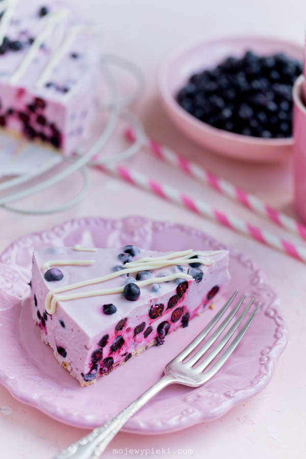 No-bake blueberry yogurt mousse cake