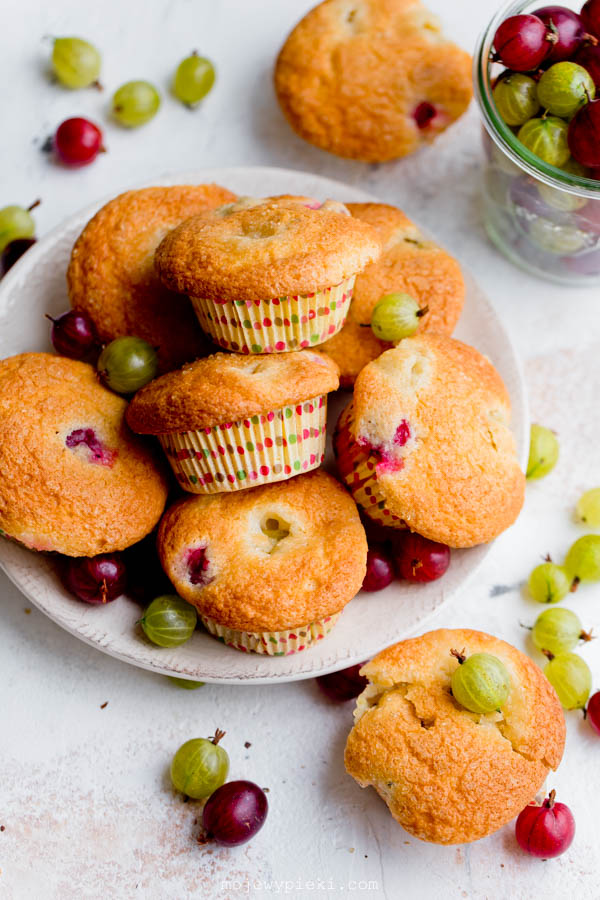Yoghurt gooseberry muffins