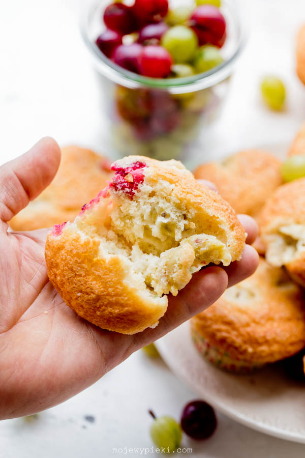 Yoghurt gooseberry muffins