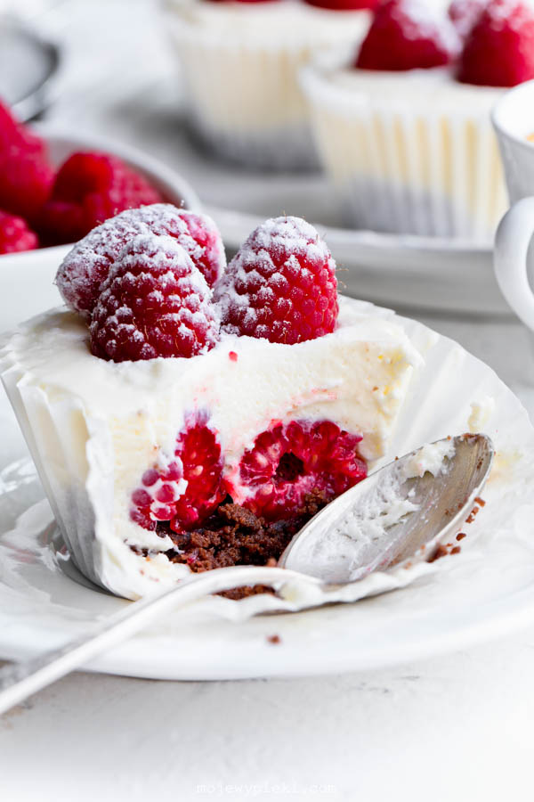 White chocolate & raspberry mini cheesecakes