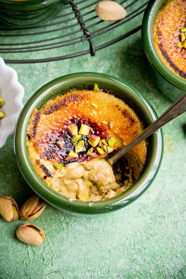 Pistachio crème brûlée