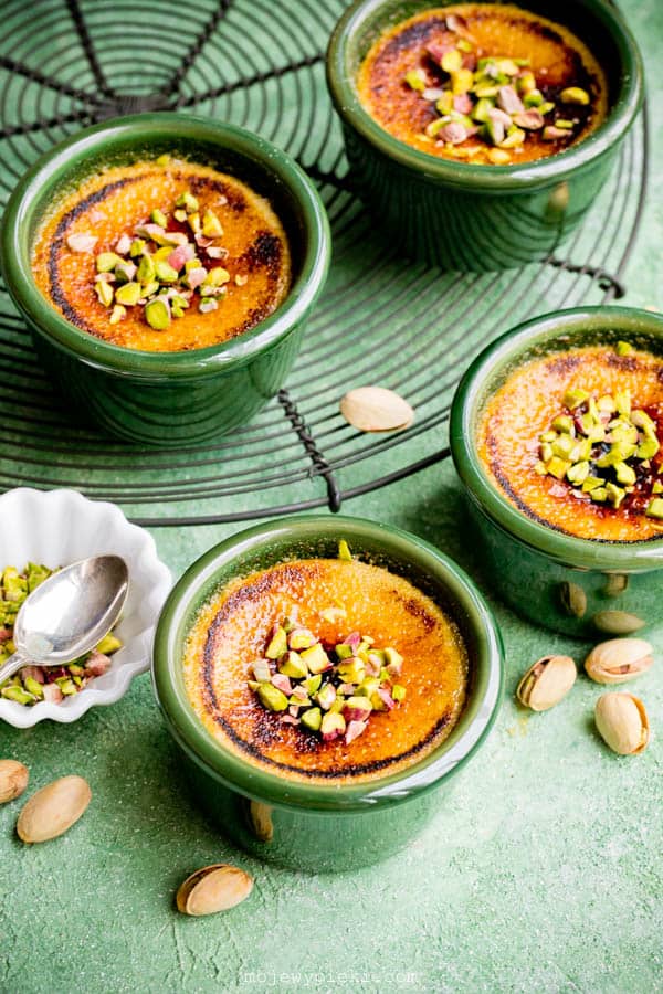 Pistachio crème brûlée