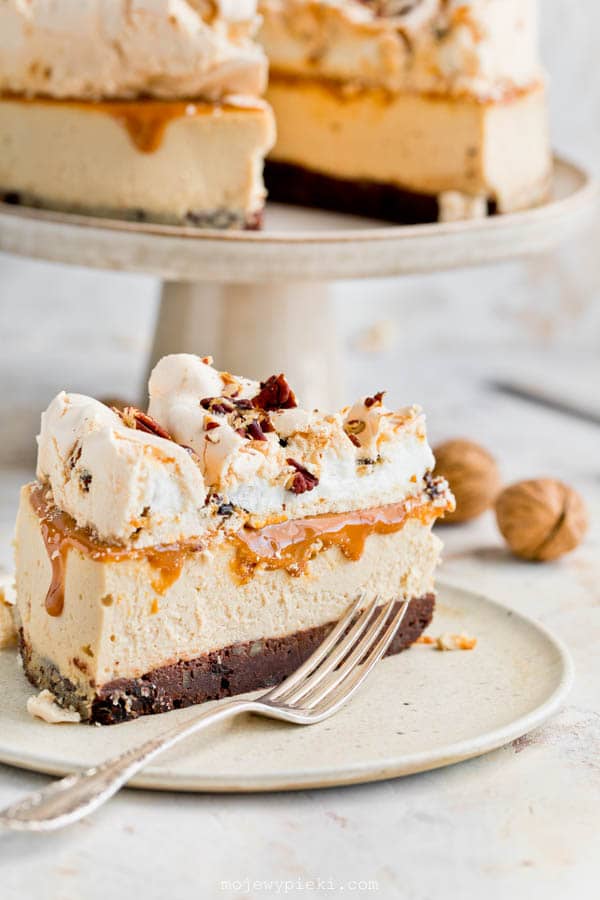 Dacquoise cheesecake