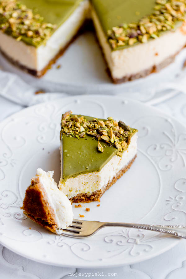 Pistachio cream cheesecake