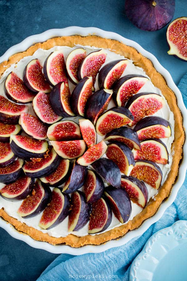 Fig tart with honey mascarpone cream