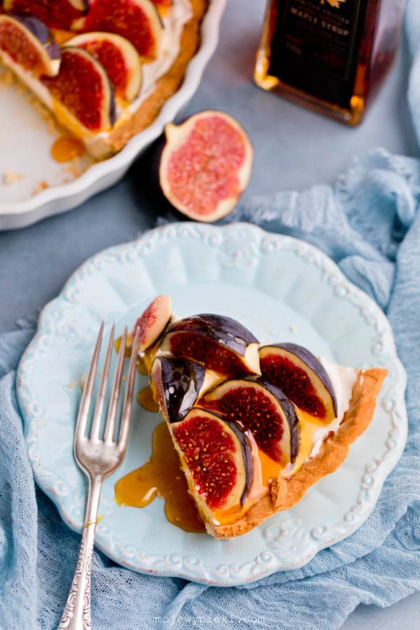 Fig tart with honey mascarpone cream