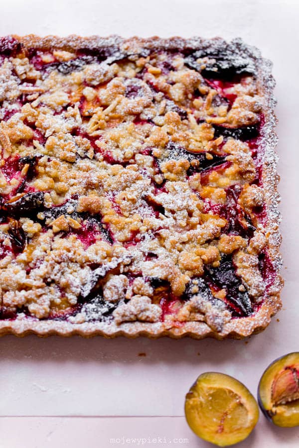 Plum tart with marzipan almond crumble