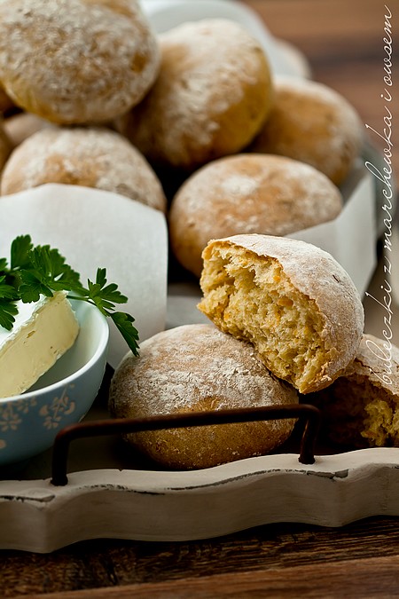 Oat and carrot bread rolls