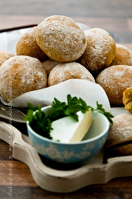 Oat and carrot bread rolls