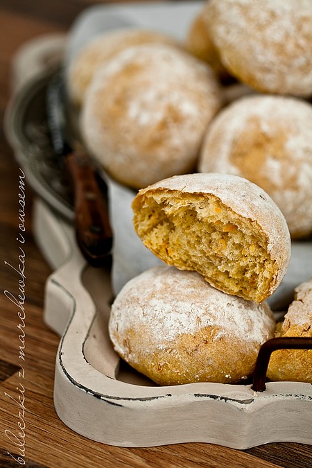Oat and carrot bread rolls