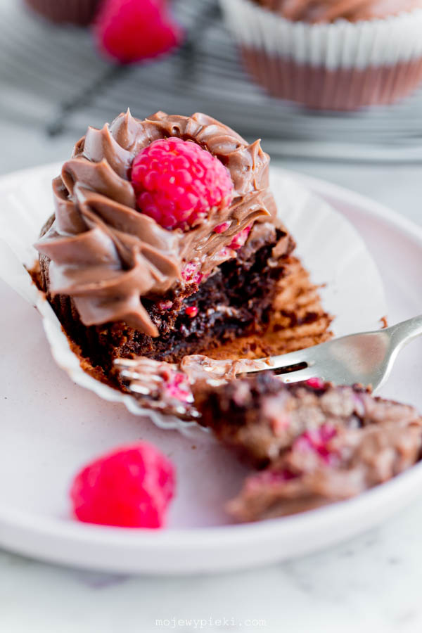 2-ingredient nutella brownie cupcakes