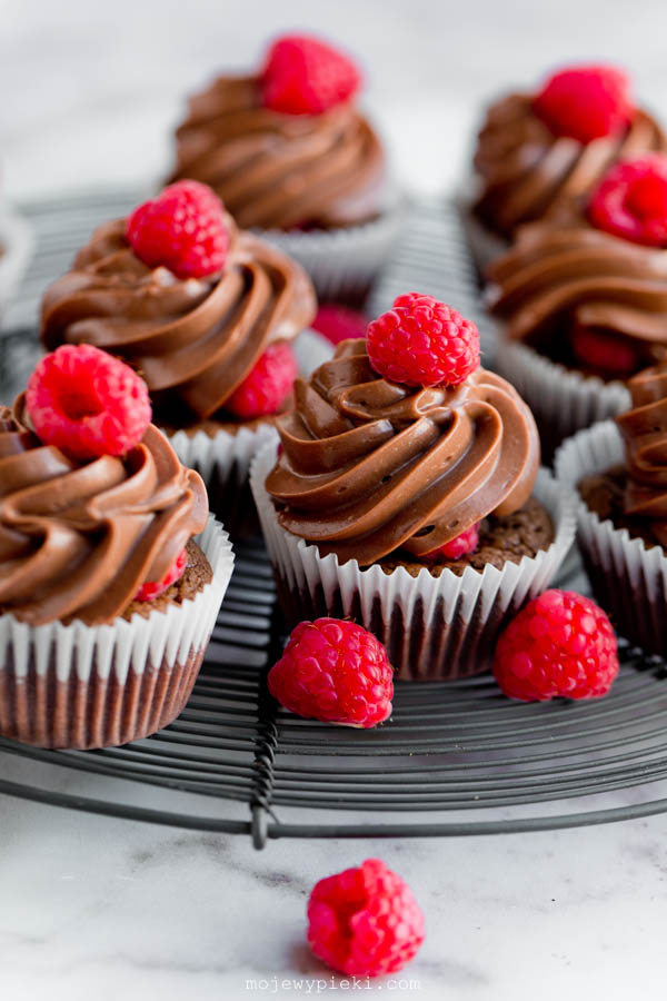 2-ingredient Nutella brownie cupcakes