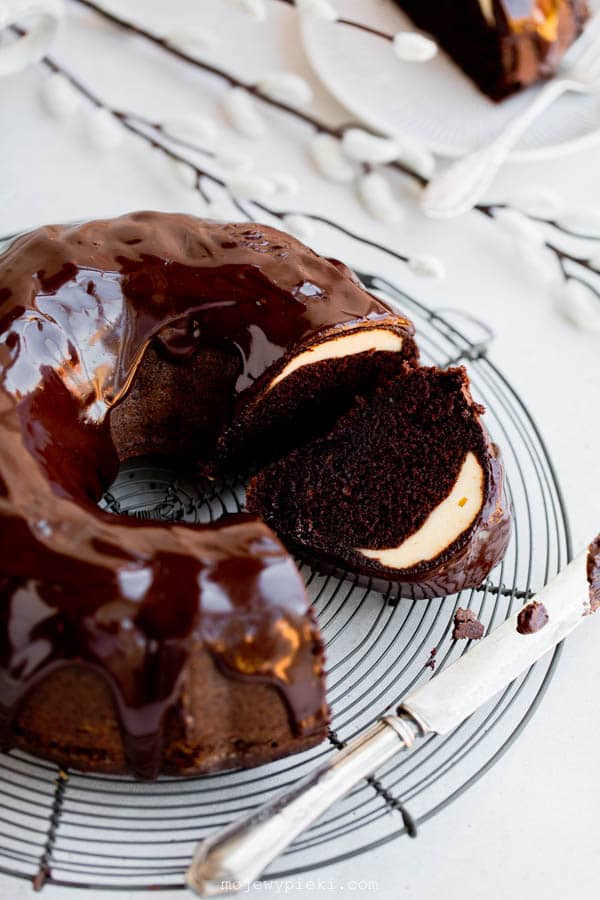 Chocolate bundt cake with cheesecake filling