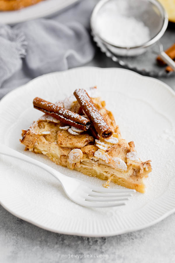 Bavarian apple cheese cake tart